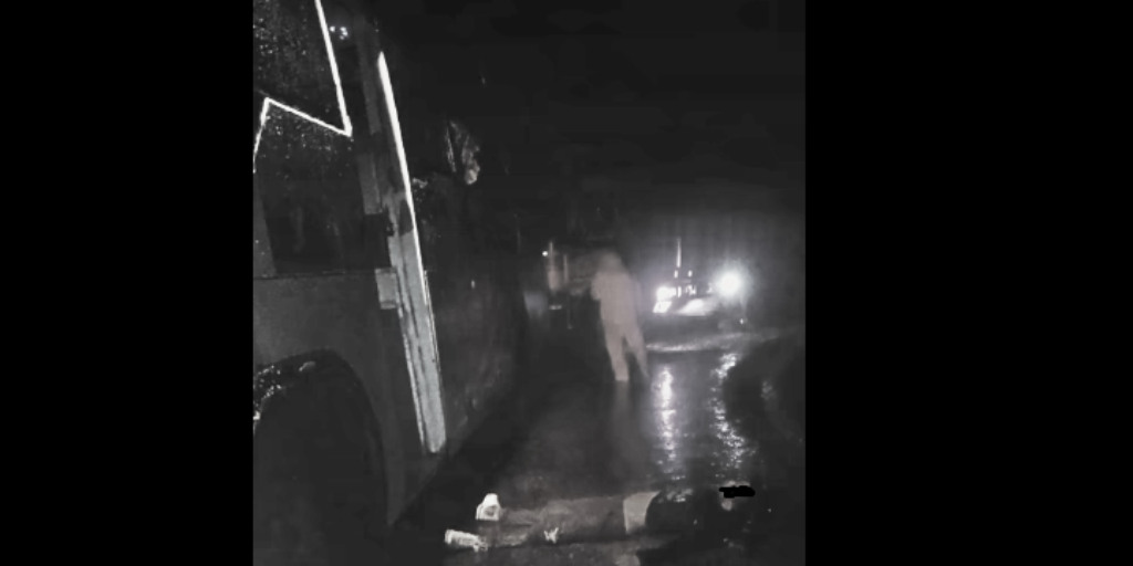 बैतडीमा गुडिरहेको बसमा ढुंगा खस्दा एकजना यात्रुको मृत्यु, तीन जना घाइते
